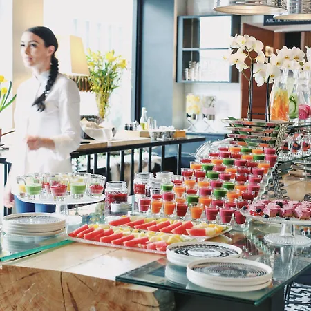 호텔 아크틱 라이트 4*