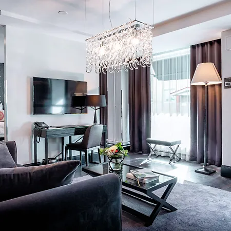 호텔 아크틱 라이트 4*