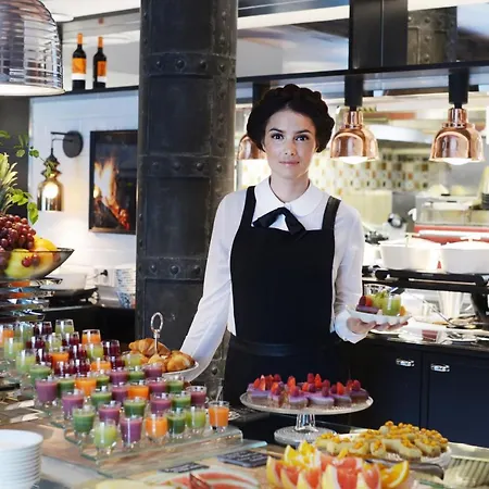 Arctic Light Hotell 4*