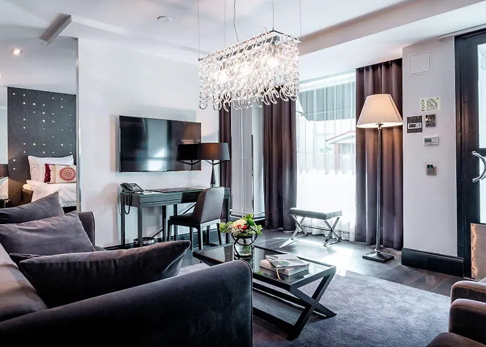 호텔 아크틱 라이트 4*